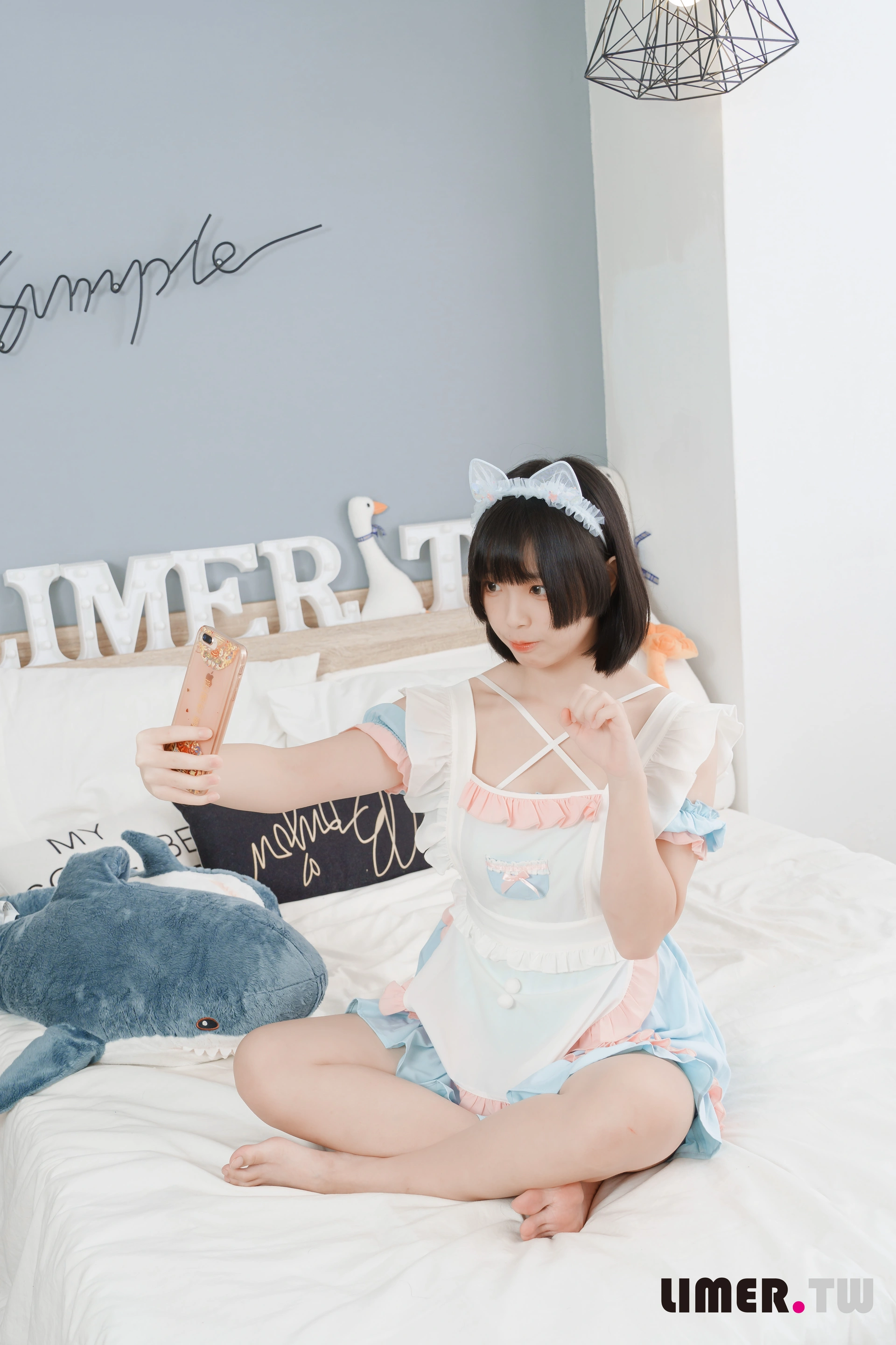 [Limerence] NO.060 之之 女仆装扮柔嫩欧派与裸足 请主人享用 0